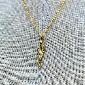 NWT Sterling Silver Plated Chain with Feather Charm Necklace